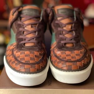 Very rare Louis Vuitton. Size 9 1/2 gently worn